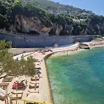 Borns Seaside Apartments
